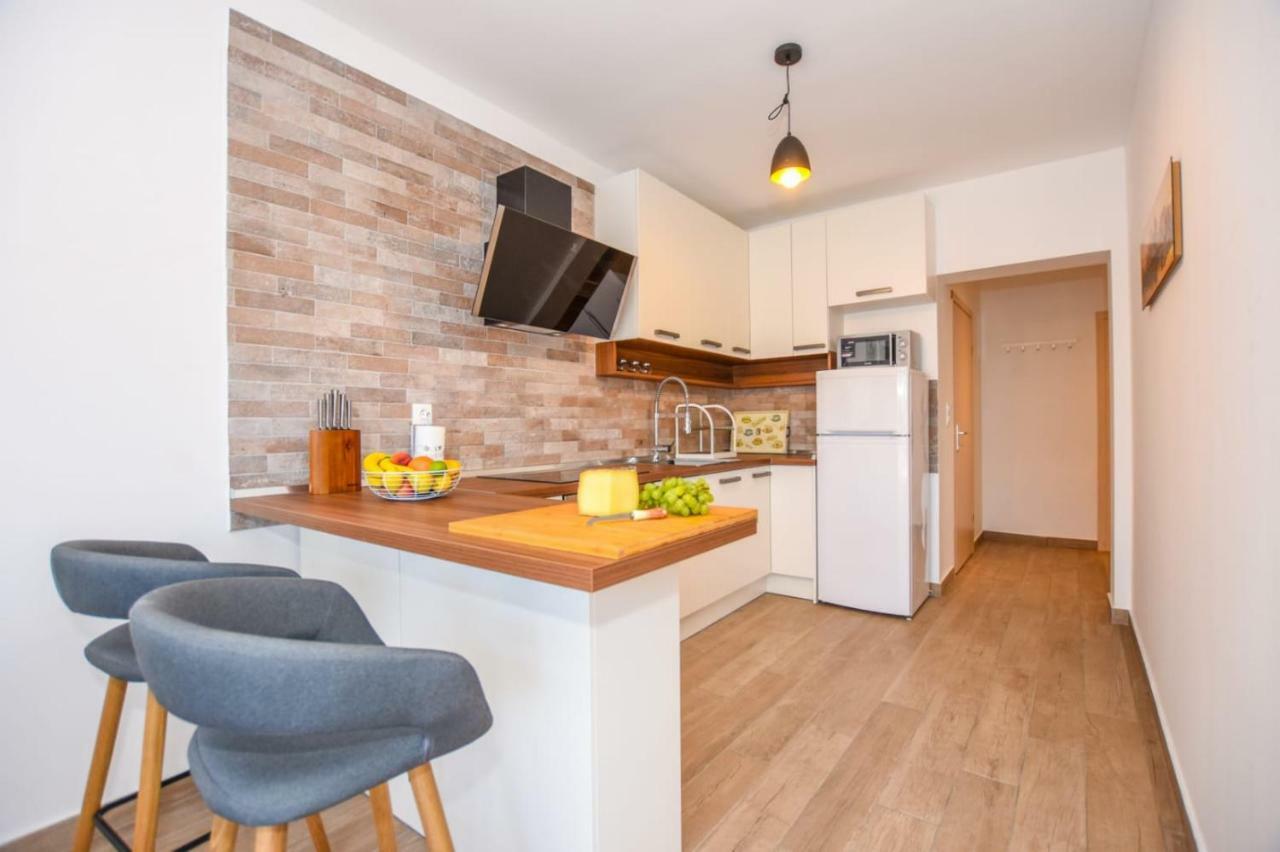 Apartments Milena 8 Мандре Экстерьер фото