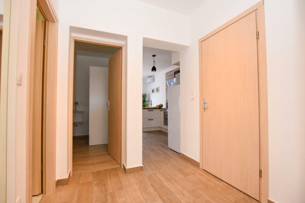 Apartments Milena 8 Мандре Экстерьер фото