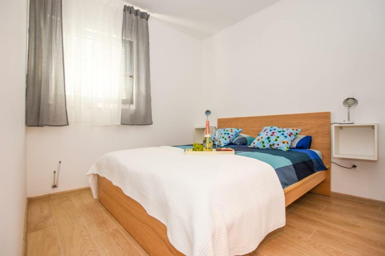 Apartments Milena 8 Мандре Экстерьер фото