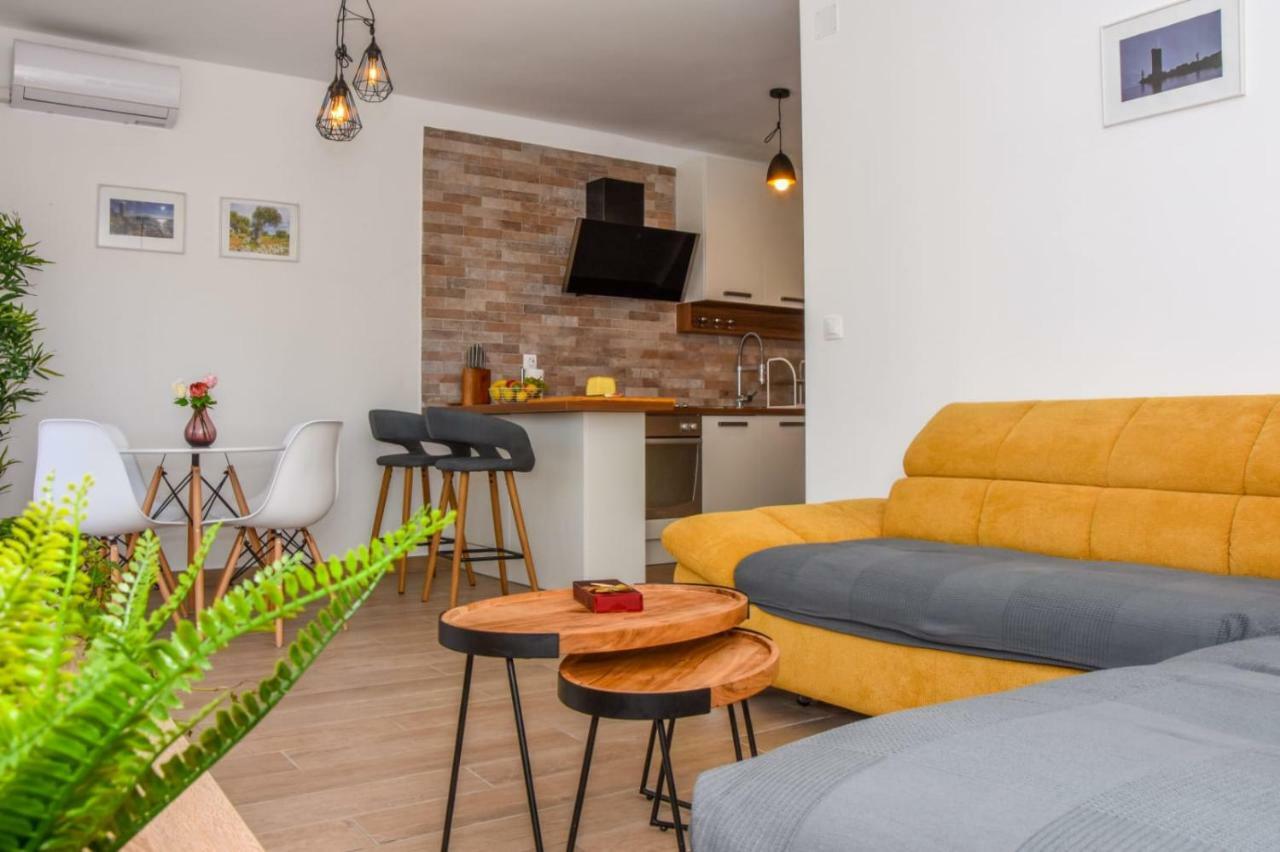 Apartments Milena 8 Мандре Экстерьер фото